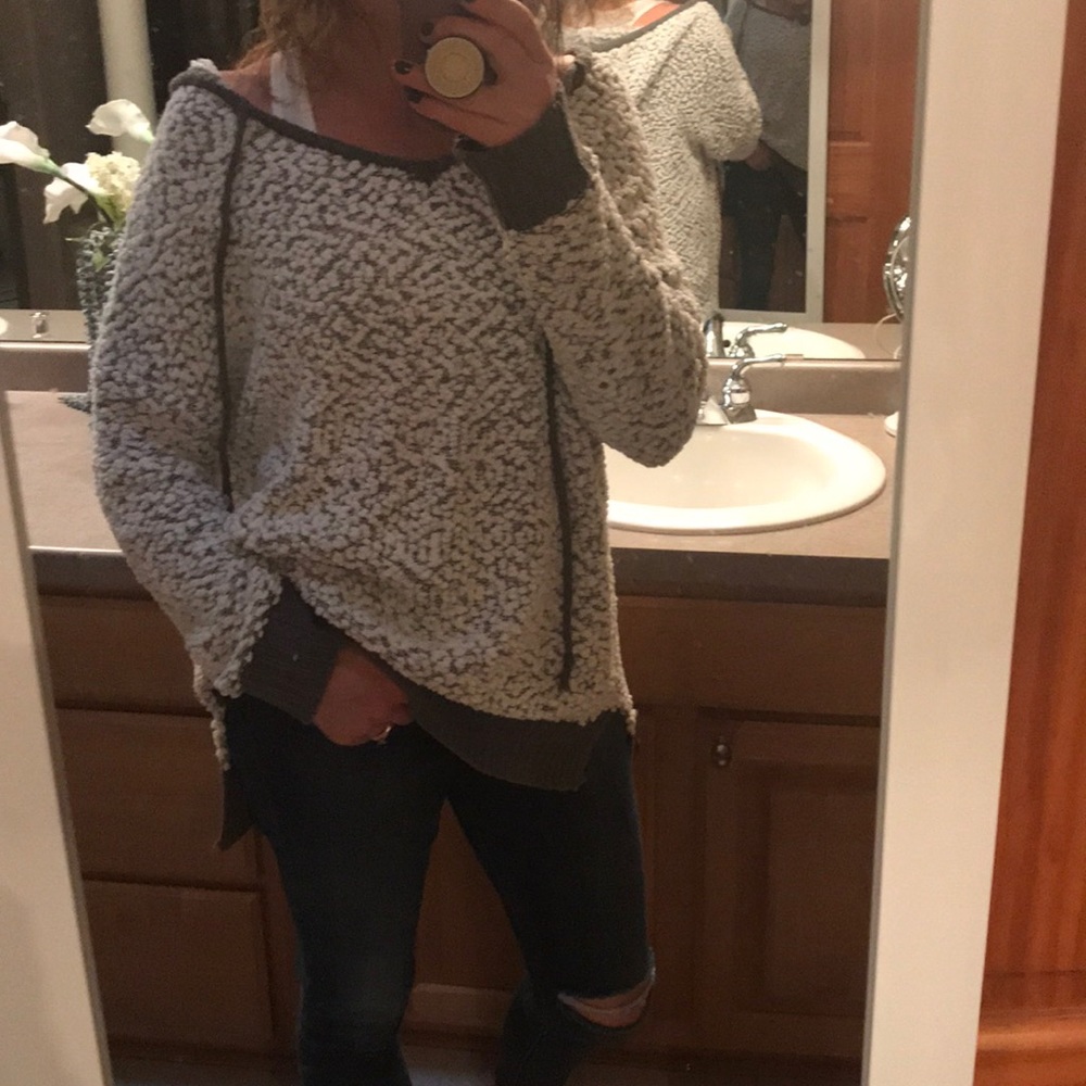 Gray & White Soft Hooded Shirt - Picture 4 of 7